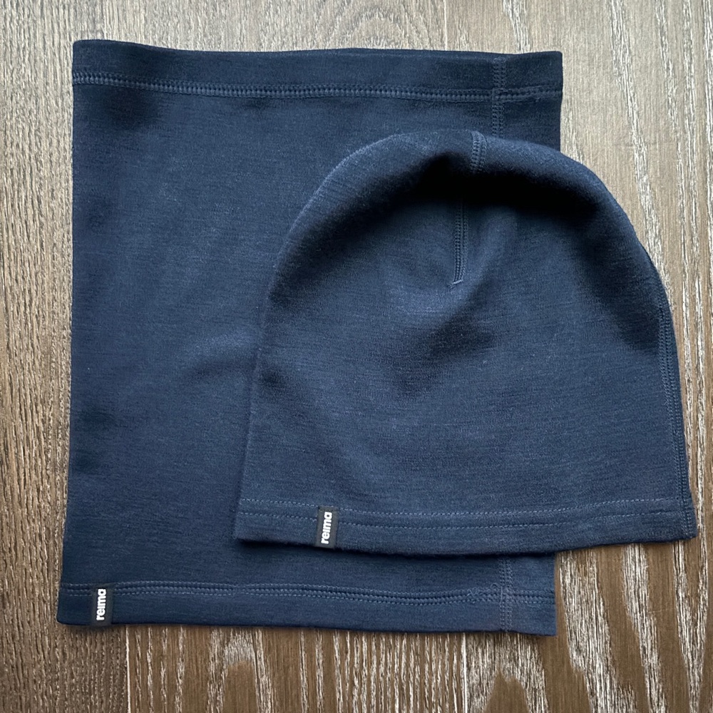 REIMA
Lightweight Merino Wool Set: beanie and neck warmer.